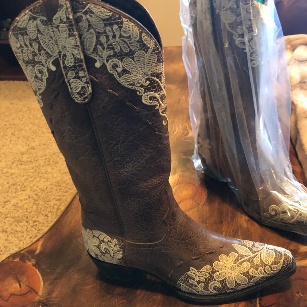 Brand new cowgirl boots!